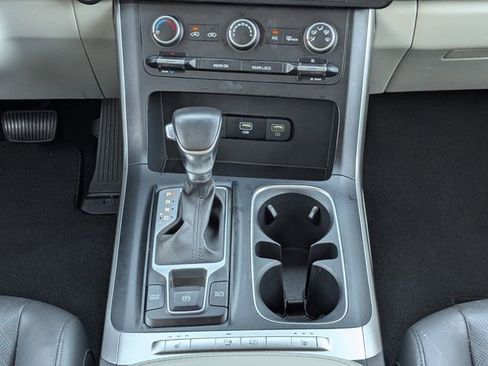 Certified 2024 Kia Carnival LX image 25