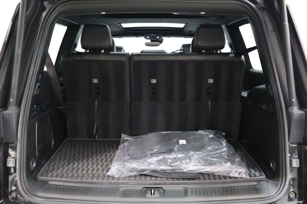 Used 2025 Jeep Wagoneer 4WD w/ Premium Group I image 36