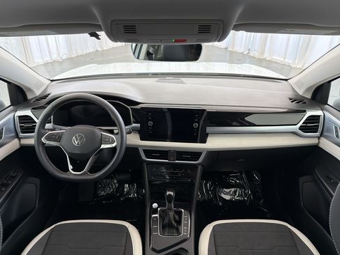 New 2026 Volkswagen Taos SE FWD image 16