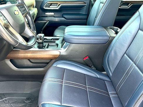 Used 2023 Chevrolet Silverado 1500 High Country w/ Technology Package image 13