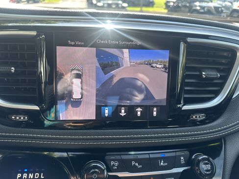 Used 2020 Chrysler Pacifica Limited w/ Advanced Safetytec Group FWD image 27