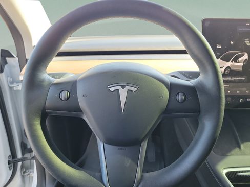 Used 2021 Tesla Model Y Long Range AWD/4WD image 16