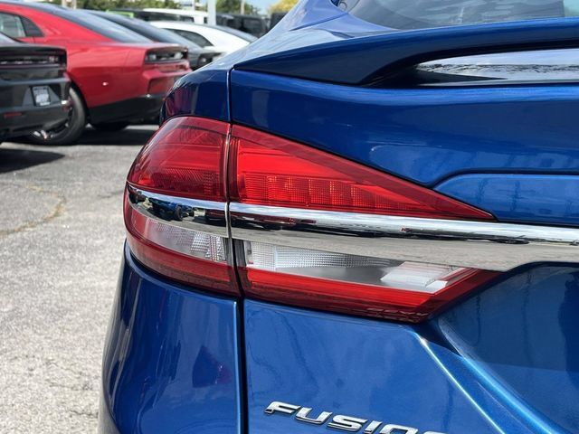 Used 2018 Ford Fusion SE w/ Equipment Group 201A FWD image 10