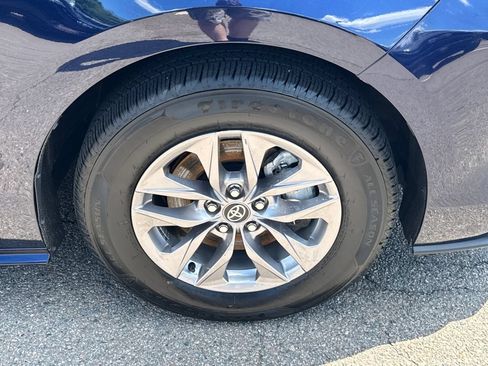 Used 2026 Toyota Sienna XLE FWD image 47