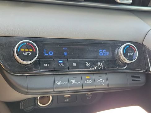 Used 2025 Hyundai Elantra Hybrid FWD image 31