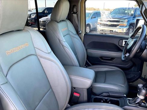 Used 2025 Jeep Gladiator Mojave image 30