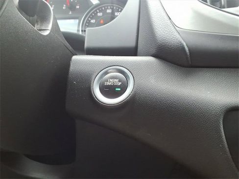 Used 2024 GMC Terrain SLT image 20