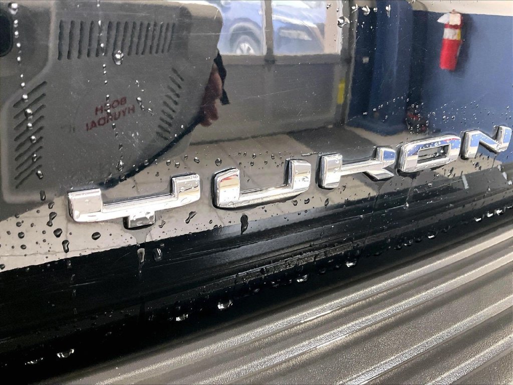 Used 2025 GMC Yukon Denali AWD/4WD image 28