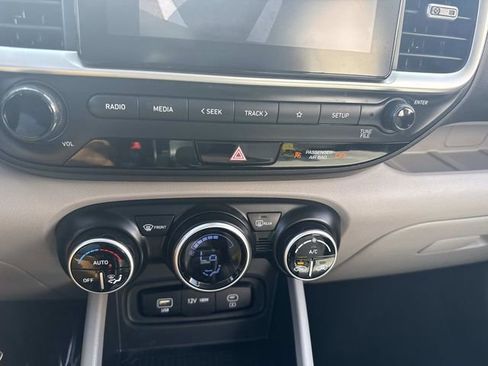 Certified 2023 Hyundai Venue SEL image 22