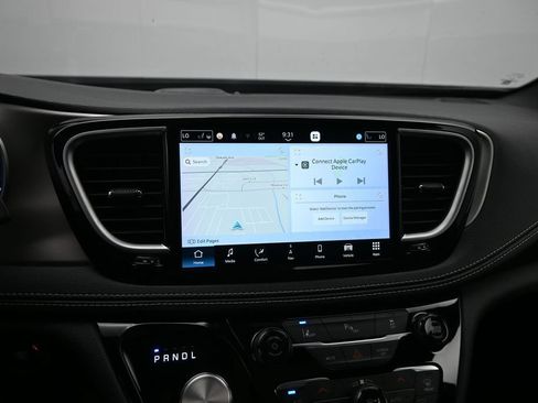 Used 2023 Chrysler Pacifica Limited w/ S Appearance Package FWD image 17