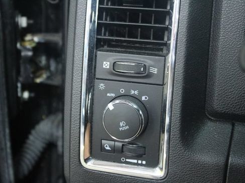 Used 2018 RAM 1500 Laramie AWD/4WD image 15