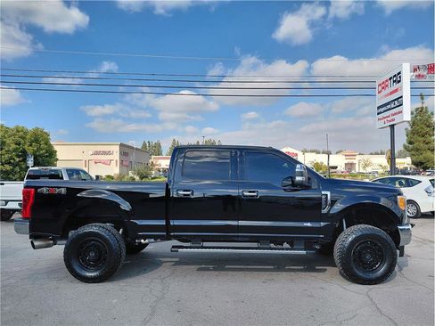 Used 2017 Ford F250 XLT w/ XLT Premium Package image 5