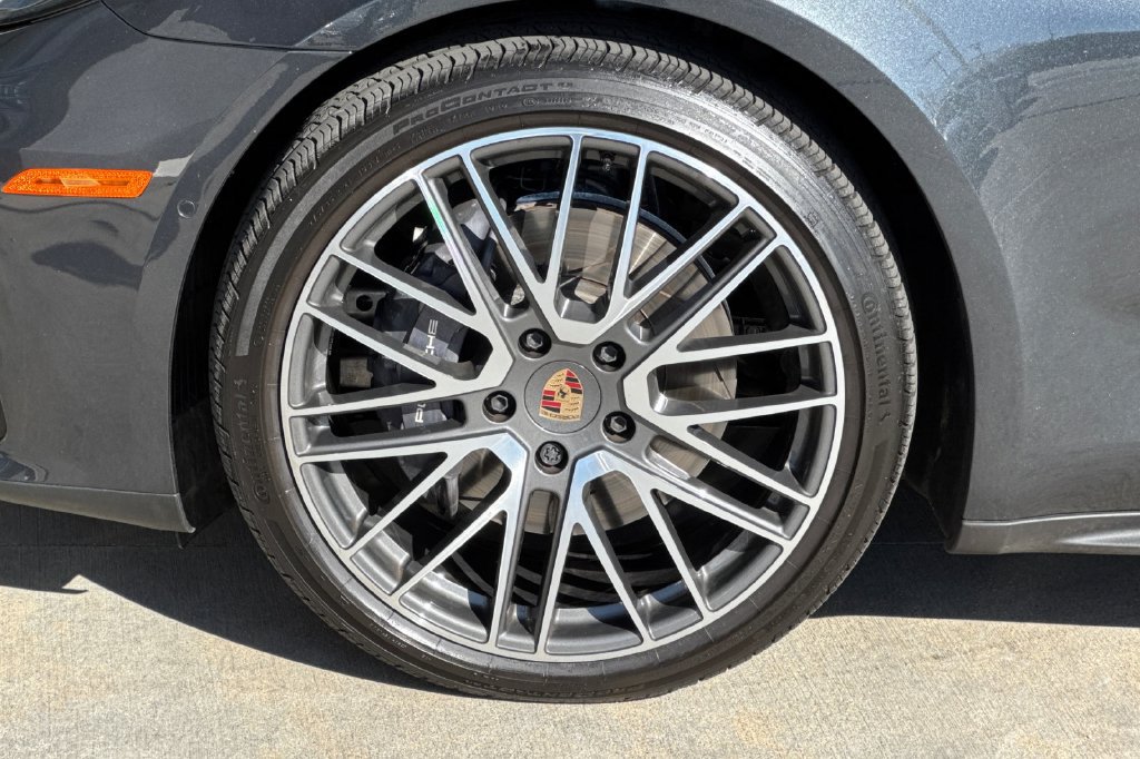 Used 2024 Porsche Panamera RWD image 33