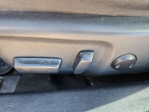 Used 2016 Toyota Camry XLE image 11