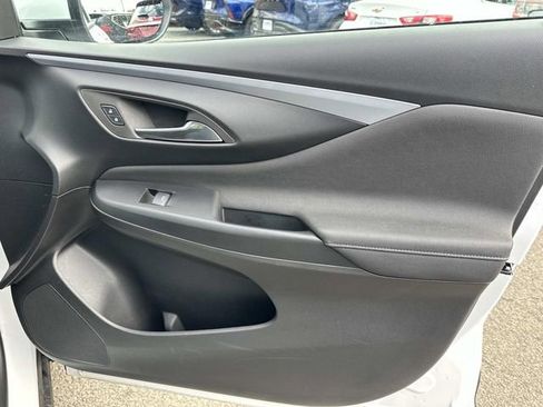 Used 2025 Buick Envista Preferred image 8