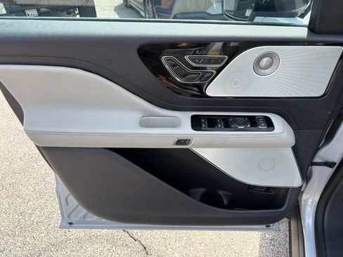 Used 2025 Lincoln Aviator Reserve w/ Equipment Group 201A AWD/4WD image 24