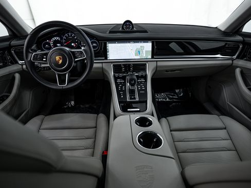 Certified 2017 Porsche Panamera image 12