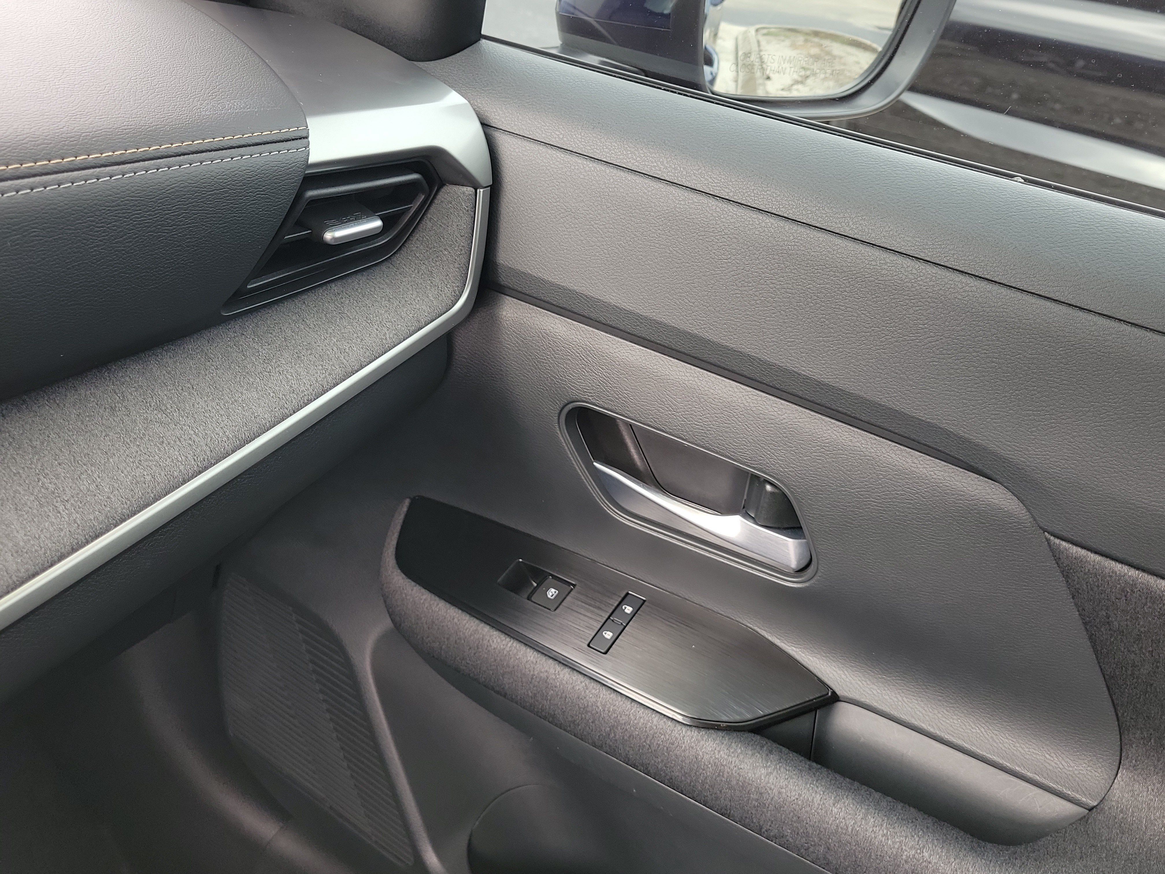 Certified 2025 Nissan Kicks SV w/ SV Premium Package FWD image 27