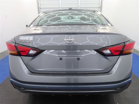 Used 2025 Nissan Altima 2.5 SV FWD image 7