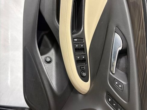 Used 2019 Buick Envision Essence FWD image 11