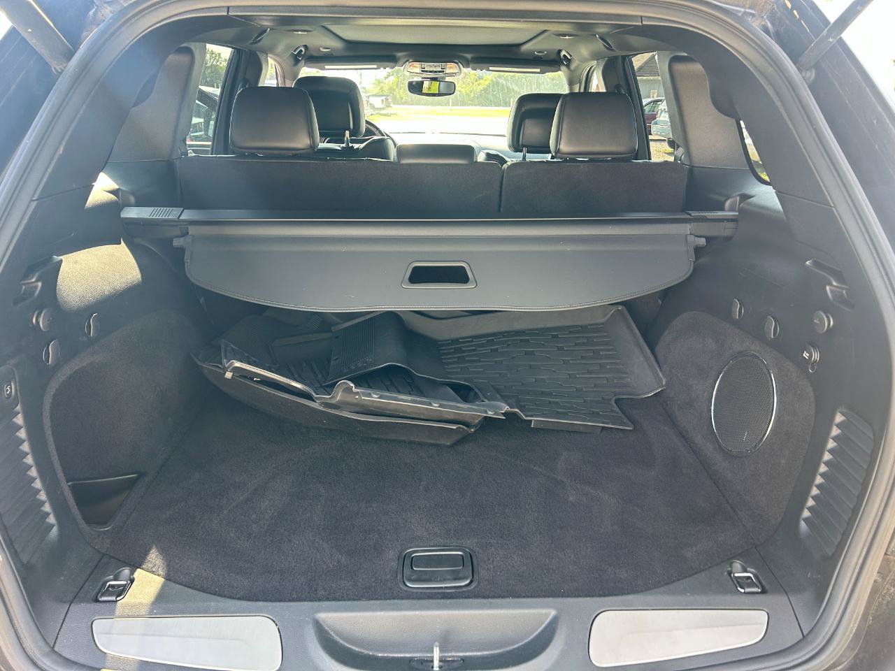 Used 2018 Jeep Grand Cherokee Overland AWD/4WD image 10