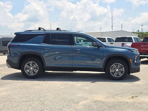 Used 2025 Chevrolet Traverse LT w/ LPO, Floor Liner Package FWD image 6
