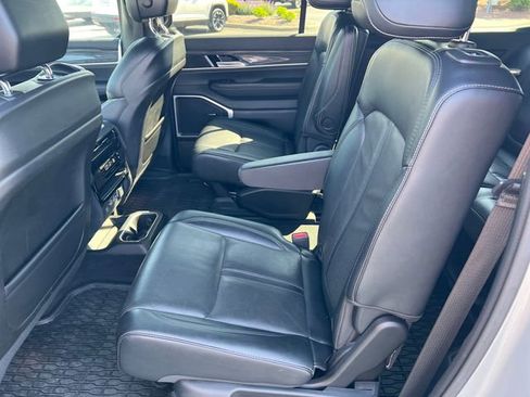 Used 2022 Jeep Wagoneer Series III w/ Flexible Seating Group AWD/4WD image 24
