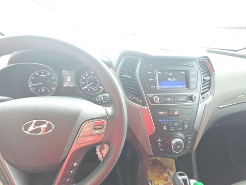 Used 2018 Hyundai Santa Fe Sport image 14