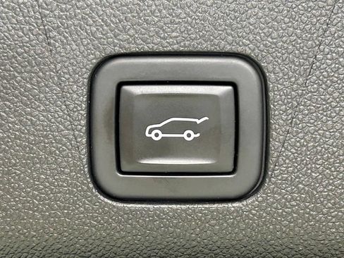 Used 2021 Chevrolet Tahoe Z71 AWD/4WD image 16
