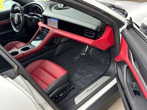 Used 2025 Porsche Taycan image 30