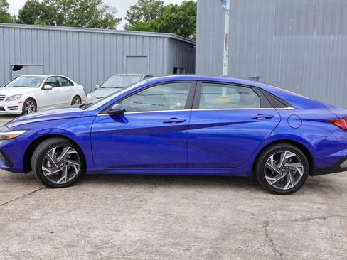 Used 2025 Hyundai Elantra Limited FWD image 25