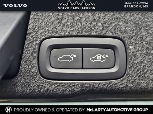 Used 2022 Volvo XC60 B5 R-Design image 33