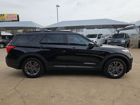 Used 2023 Ford Explorer XLT w/ Equipment Group 202A image 4