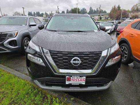 Used 2023 Nissan Rogue SV w/ SV Premium B Package image 2