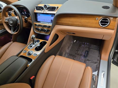 Certified 2022 Bentley Bentayga V8 image 28
