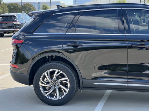 New 2025 Lincoln Corsair FWD w/ Equipment Group 101A image 11