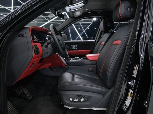 Used 2025 Rolls-Royce Cullinan image 20