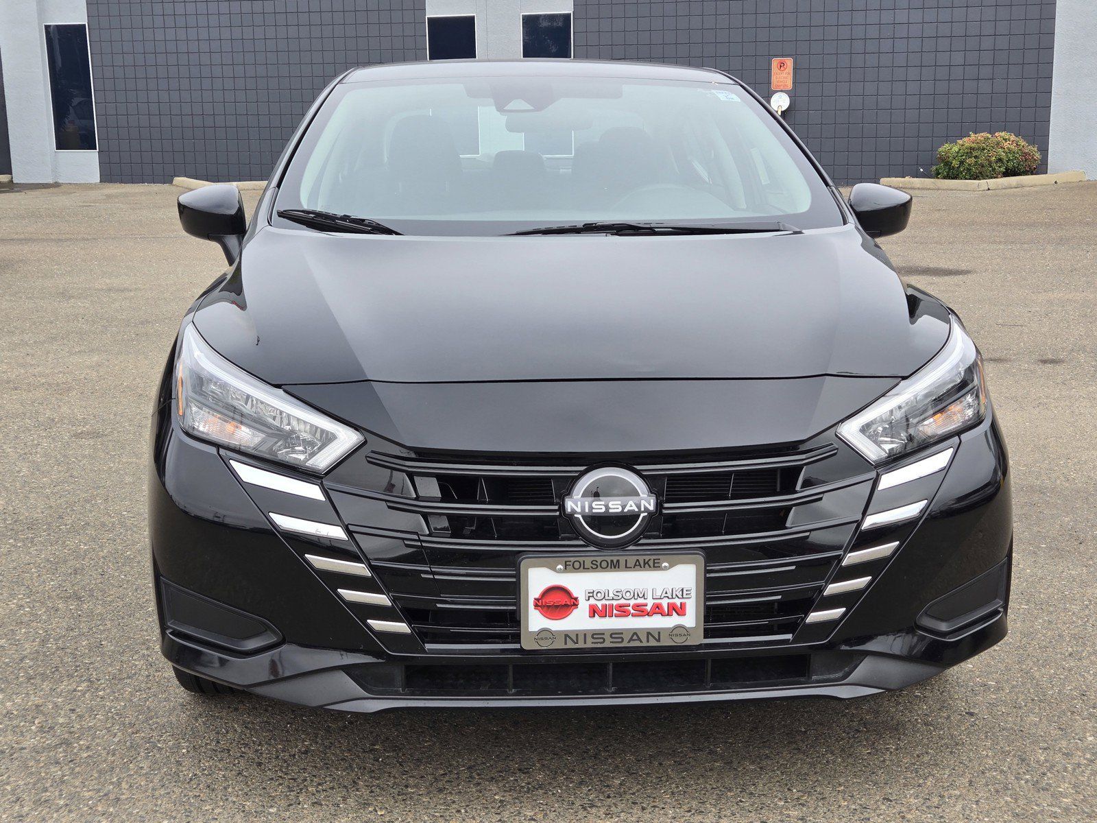 Used 2025 Nissan Versa SV FWD image 2