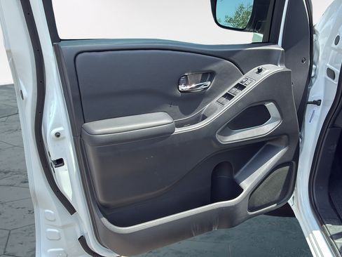 Used 2026 Nissan Frontier SV w/ SV Convenience Package RWD image 28