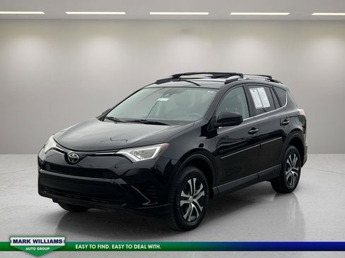 Used 2018 Toyota RAV4 LE image 7