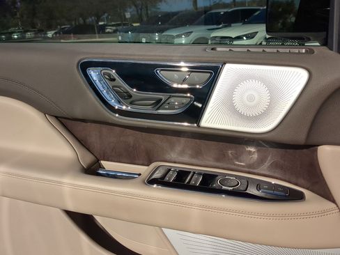 Used 2022 Lincoln Navigator Reserve image 12