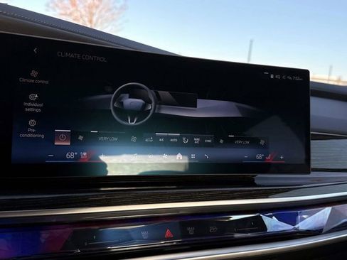 Used 2023 BMW 740i image 26