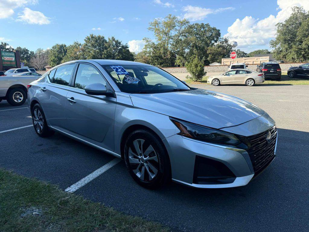 Used 2023 Nissan Altima 2.5 S FWD image 4