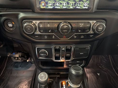 Used 2020 Jeep Gladiator Overland AWD/4WD image 19