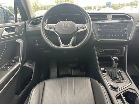 Used 2022 Volkswagen Tiguan SE AWD/4WD image 17