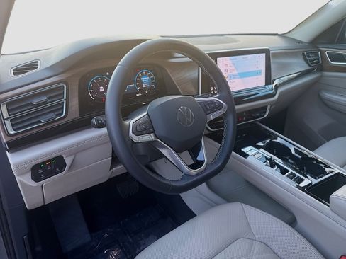 Certified 2024 Volkswagen Atlas SE image 9