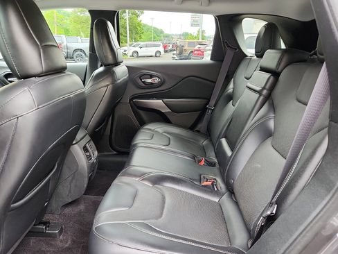 Certified 2019 Jeep Cherokee Limited AWD/4WD image 10