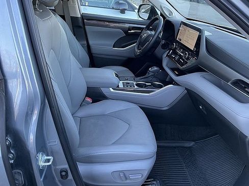 Used 2023 Toyota Highlander Limited image 23