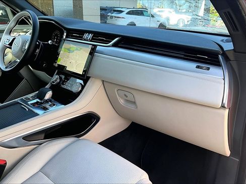 Used 2024 Jaguar F-PACE R-Dynamic S image 17