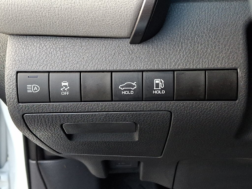 Used 2022 Toyota Camry SE FWD image 21
